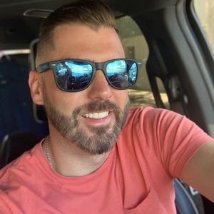 Meet your Posher, Corey